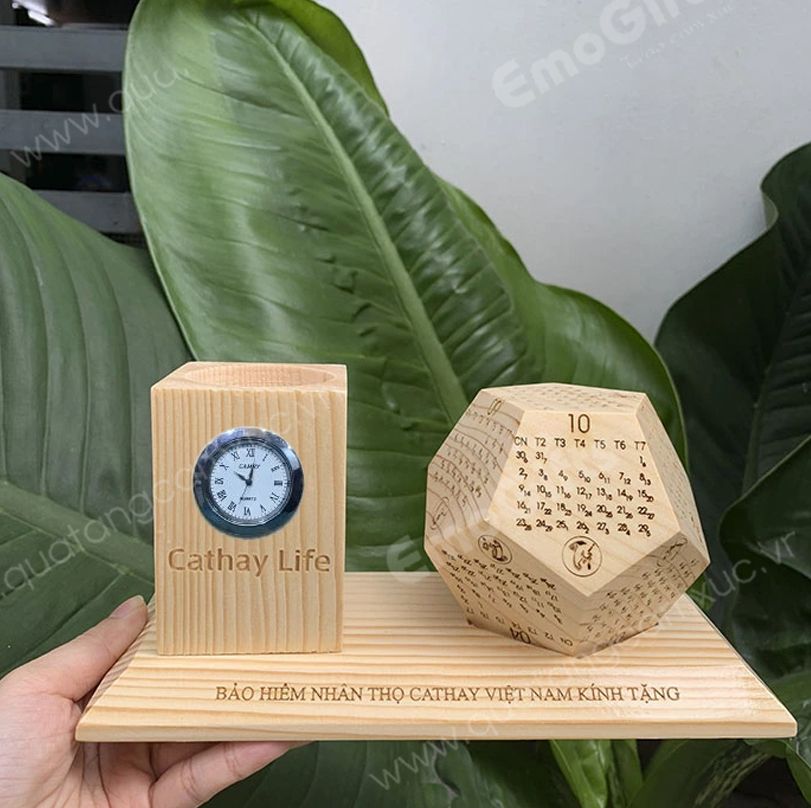 Lịch để bàn bằng gỗ 